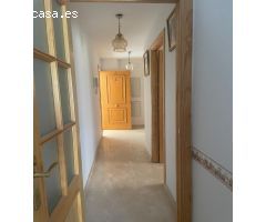 PISO SITUADO EN LA ZONA DE LA REDONDA NORTE, TRES AMPLIOS DORMITORIOS Y PLAZA DE GARAJE INCLUIDA !!