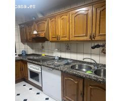 AMPLIO Y LUMINOSO PISO SITUADO EN PLENO CENTRO DEL PUEBLO CON TRES AMPLIOS DORMITORIOS Y DOS BAÑOS !