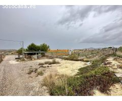 SE VENDE TERRENO DE 14900 M2, CON LUZ Y AGUA, ZONA NOVELDA !!!