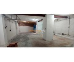 Amplio local comercial con patio en zona Chimeneas, Elche