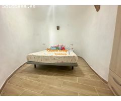 SE VENDE CASA CUEVA, ZONA LA ROMANA