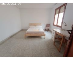 SE ALQUILA HABITACIONES- POR HABITACIONES- PISO ZONA PISOS AZULES