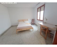 SE ALQUILA HABITACIONES- POR HABITACIONES- PISO ZONA PISOS AZULES