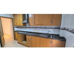 ¡Gran oportunidad en Elche! Venta de vivienda ENTRESUELO en la zona de Pisos Azules.