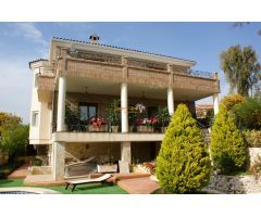 Exclusivo chalet con piscina y jardín en Ciudad Quesada