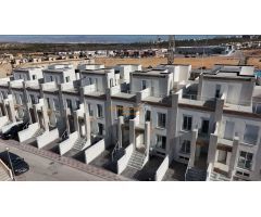 BUNGALOW EN GRAN ALACANT CON SÓTANO Y TERRAZA