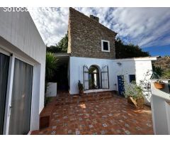 GRAN OPORTUNIDAD DE COMPRA DE PRECIOSA CASA RUSTICA EN ENTORNO ENVIDIABLE