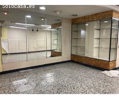 Local comercial en lloguer al Carrer Urgell de Manresa.