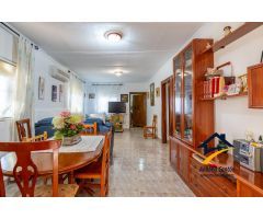 Casa con Terreno en Urbanización La Juaida