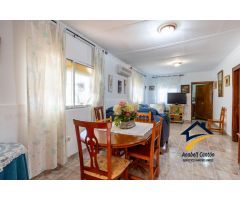 Casa con Terreno en Urbanización La Juaida