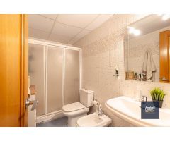 Piso de 3 dormitorios, 2 baños y plaza de garaje incluido en el precio