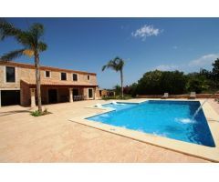 Villa de lujo a alquilar a medio camino entre Santanyi y Campos