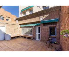 CASA CON PATIO DE 60 M² Y PARKING EN HOSTAFRANCS