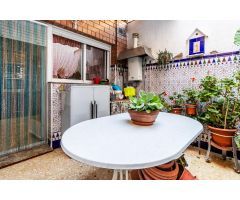 CASA DE 6 HABITACIONES, PATIO Y GARAJE