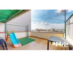 CASA ADOSADA IDEAL PARA DOS FAMILIAS CON GARAJE EN BARBERÀ DEL VALLES