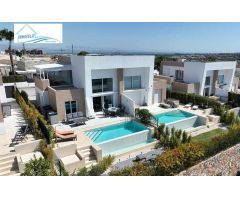 ????Villa jumelée avec 3 chambres et 2 salles de bains Elle se citue dans le golf ?? La Finca à Algo