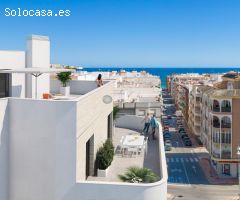 Exclusivo atico con solarium privado de 45 m2 a 300 metros de la playa. Torrevieja