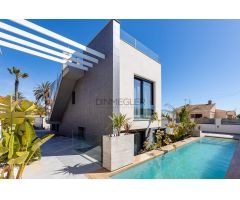 FANTASTICA VILLA MEDITERRANEA A 60 m DE LA PLAYA Y CON VISTAS AL MAR!!!