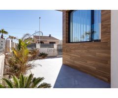 FANTASTICA VILLA MEDITERRANEA A 60 m DE LA PLAYA Y CON VISTAS AL MAR!!!