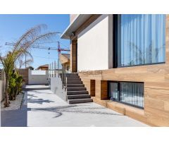 FANTASTICA VILLA MEDITERRANEA A 60 m DE LA PLAYA Y CON VISTAS AL MAR!!!