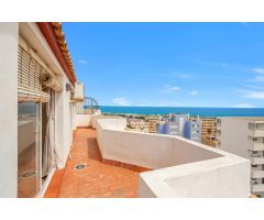¡Vistas al Mar y Comodidad en Torreblanca! Ático Dúplex de 3 Habitaciones + 1  baño