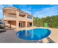 Villa en Venta en Torrevieja, Alicante