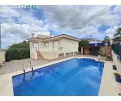 Villa en Venta en Benijófar, Alicante