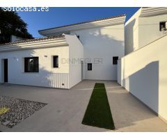Villa nueva a estrenar con piscina privada a solo 500 metros de la playa en San Pedro del Pinatar