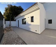 Villa nueva a estrenar con piscina privada a solo 500 metros de la playa en San Pedro del Pinatar