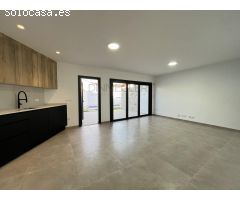 Villa nueva a estrenar con piscina privada a solo 500 metros de la playa en San Pedro del Pinatar