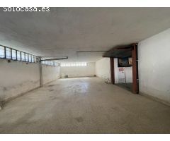 Local comercial, anteriormente bar, sin licencia vigente.