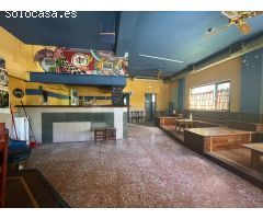 Local comercial, anteriormente bar, sin licencia vigente.