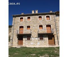 Casa de pueblo de piedra e interior de madera a ESTRENAR