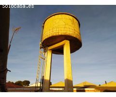 Piso con un bajo hecho vivienda y garaje.
