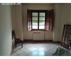 Casa para reformar muy bien situada