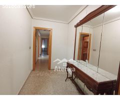 PIso de cuatro dormitorios en el centro de La Roda