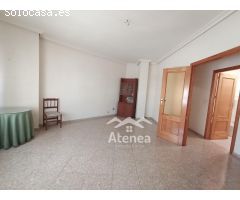 PIso de cuatro dormitorios en el centro de La Roda
