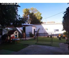 Casa de dos plantas en el corazón de la ciudad