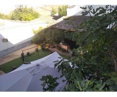 Casa de dos plantas en el corazón de la ciudad