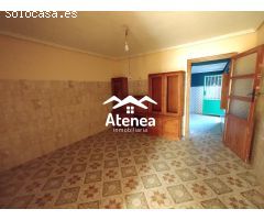 AMPLIA VIVIENDA EN LA RODA.
