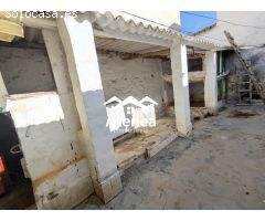 AMPLIA VIVIENDA EN LA RODA.