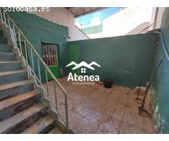 AMPLIA VIVIENDA EN LA RODA.