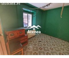AMPLIA VIVIENDA EN LA RODA.