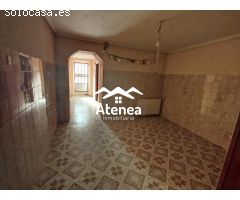 AMPLIA VIVIENDA EN LA RODA.