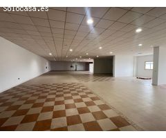 ¡Oportunidad Única en el Corazón Industrial de Málaga!