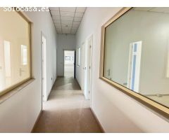 ¡Oportunidad Única en el Corazón Industrial de Málaga!