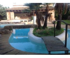 Villa Rùstica con piscina y caballeriza