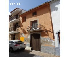 Casa de pueblo para reformar en Castell de Castells.