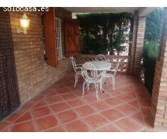Chalet con jardín y piscina en excelente ubicación!