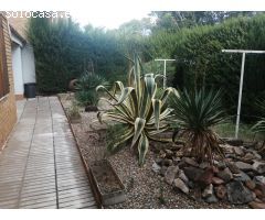 Chalet con jardín y piscina en excelente ubicación!